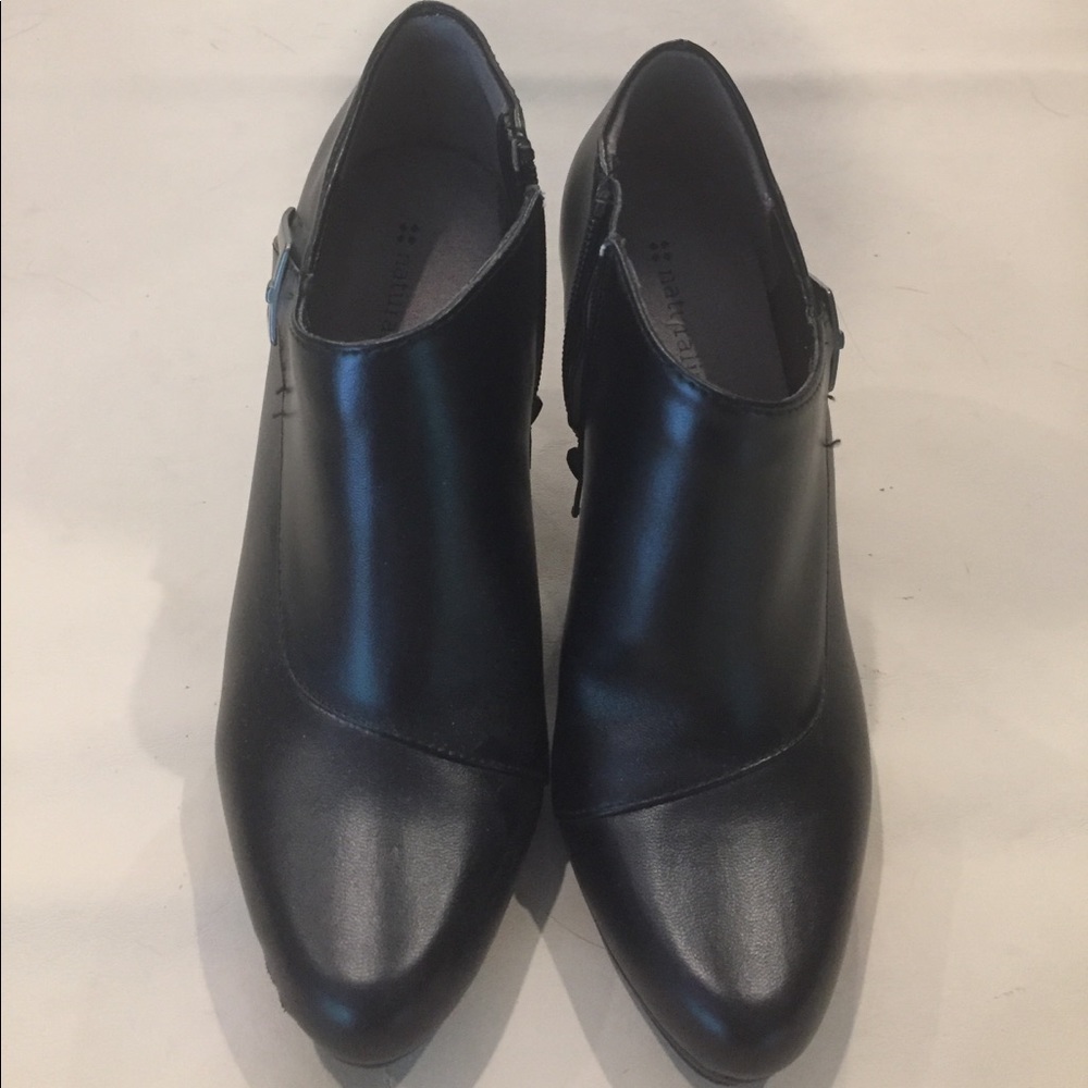 Naturalizer Bootie. Black leather. Size 7.5 M